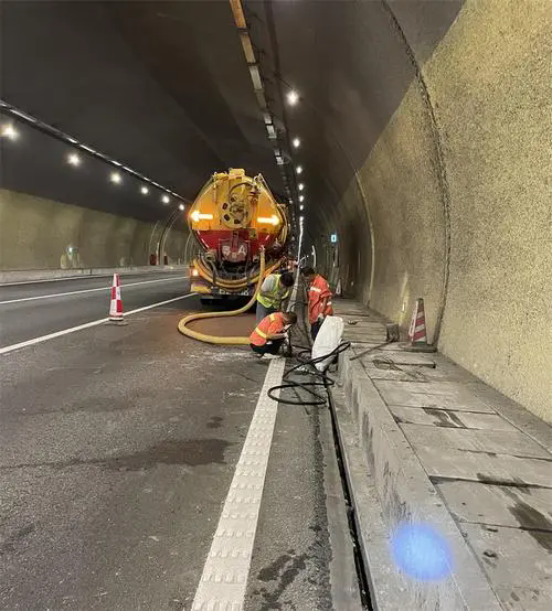 灵丘隧道排水渠清淤